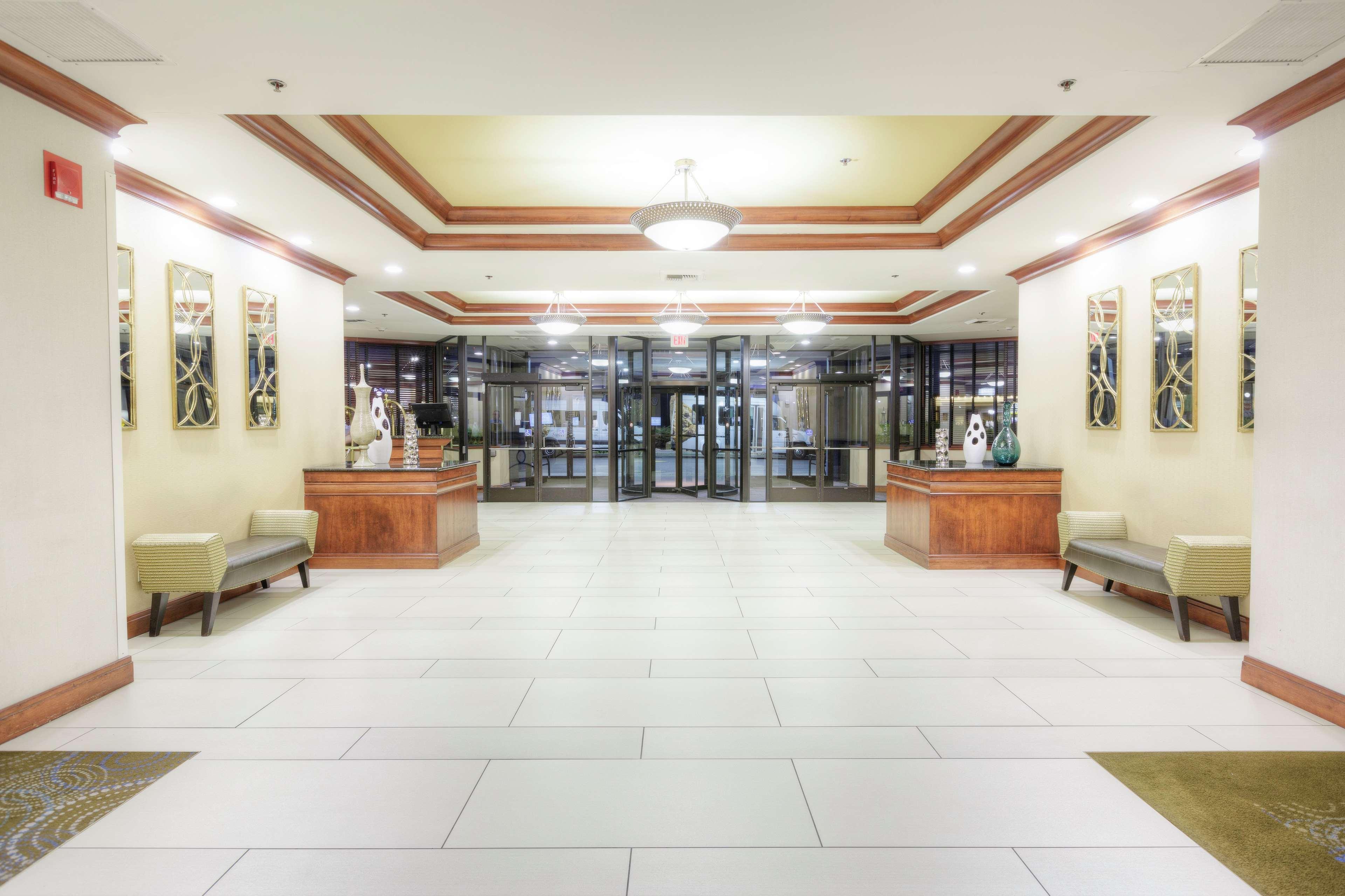 Doubletree By Hilton Center