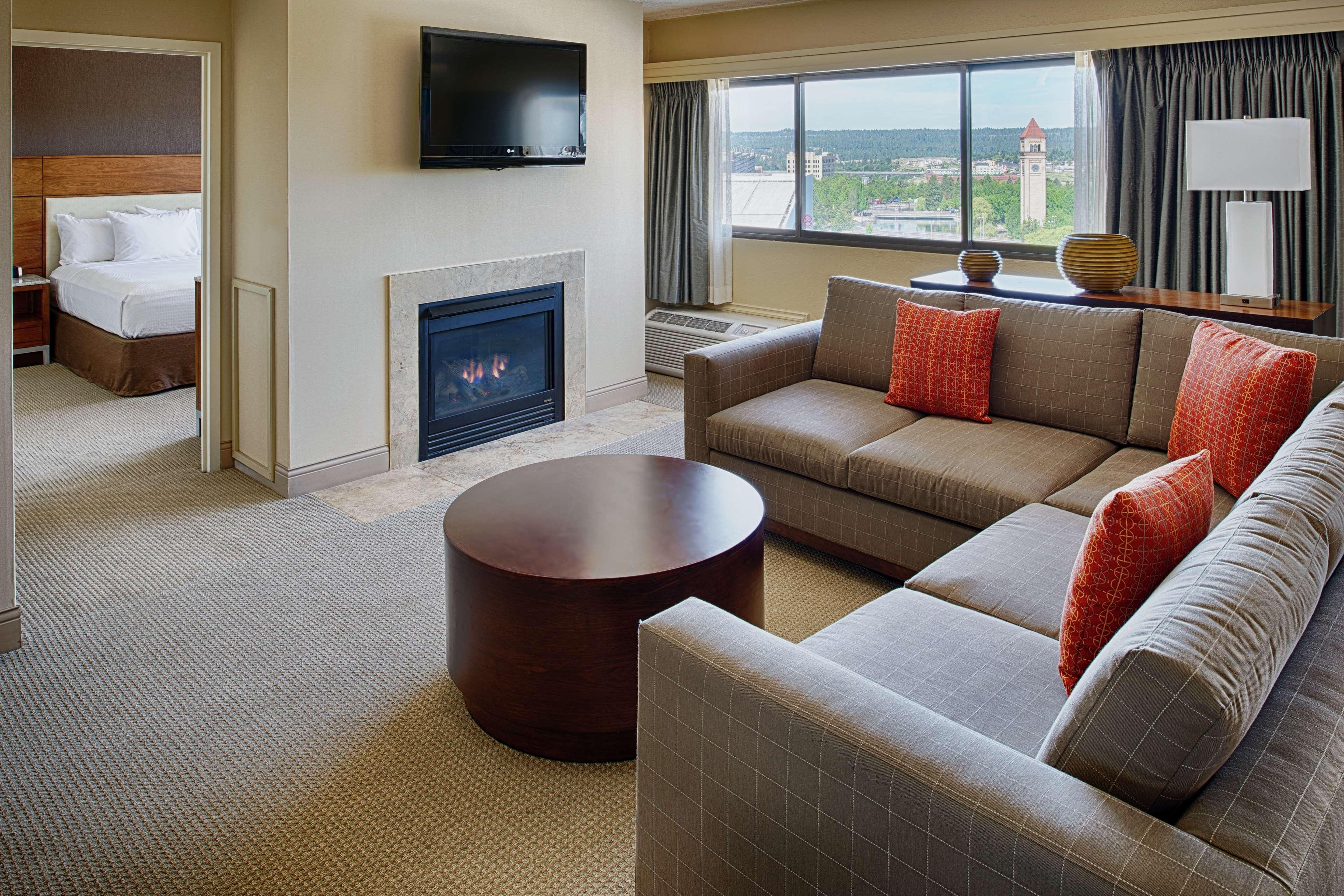 Doubletree By Hilton Center Hotel