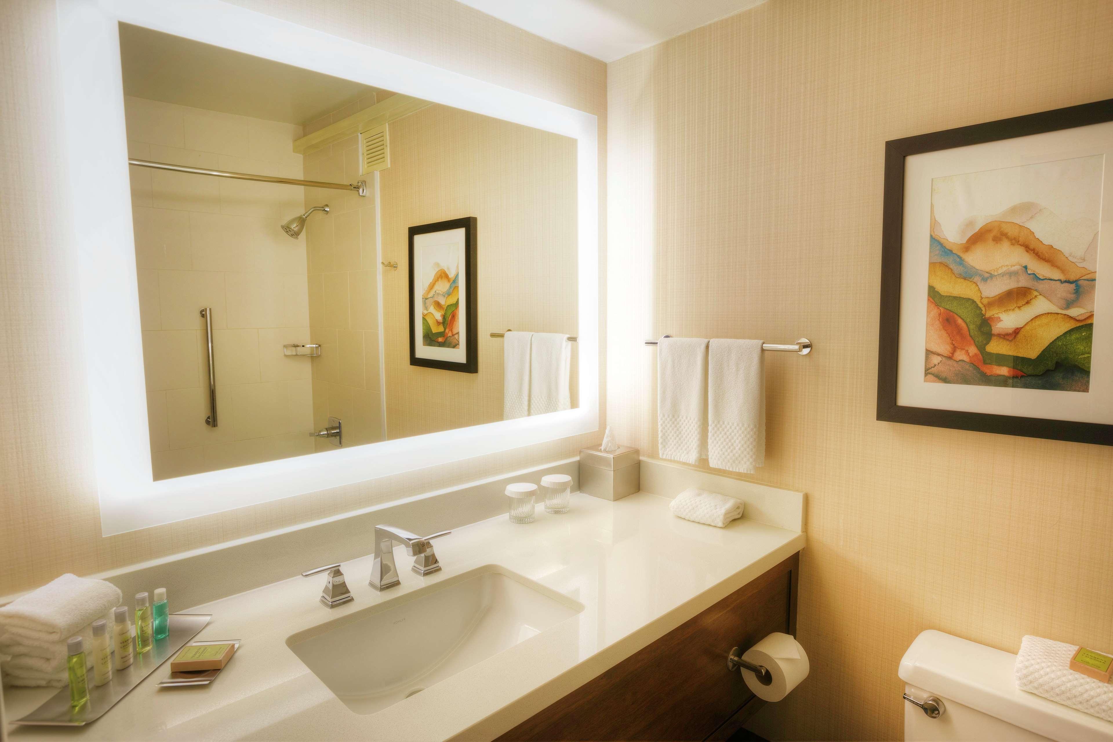Doubletree By Hilton Center Hotel